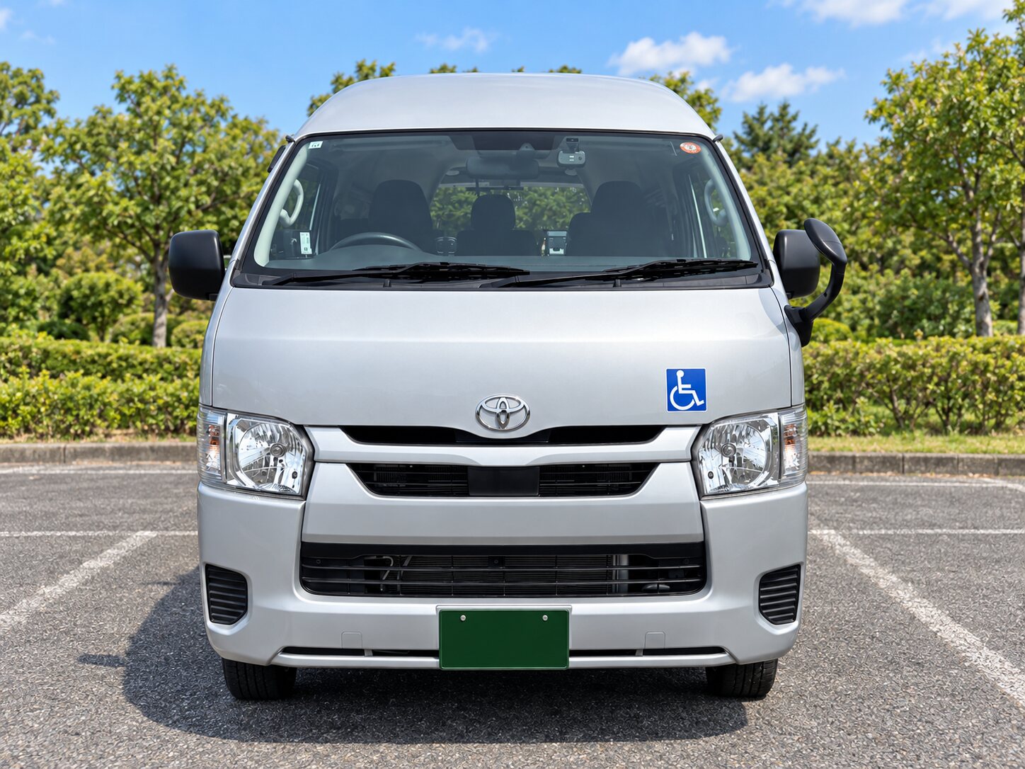 ルミナスライフアシストの介護タクシー車両正面